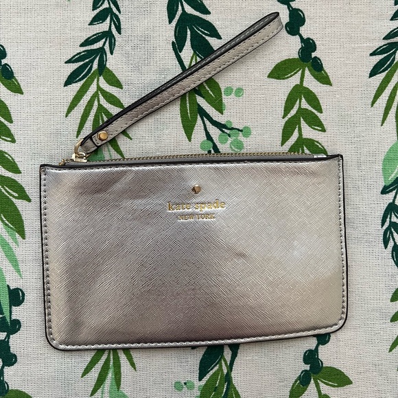 kate spade Handbags - Kate Spade ♠️ clutch wristlet